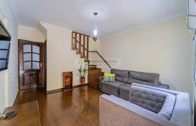 Imagem: A casa possui 3 Dormitórios, 4 Banheiros, 1 Vaga na garagem