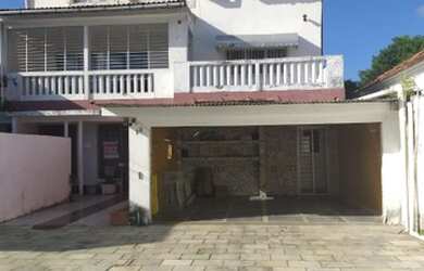 Imagem: A casa possui 5 Dormitórios, 5 Banheiros, 5 Vagas na garagem