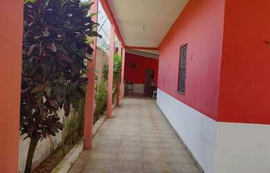 Imagem: A casa possui 3 Dormitórios, 4 Vagas na garagem e está localizado