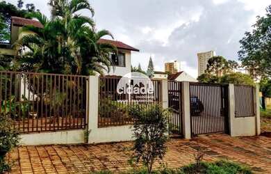 Imagem: A casa possui 2 Dormitórios, 2 Banheiros, 2 Vagas na garagem