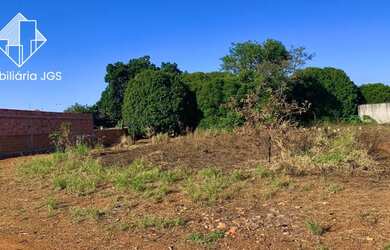 Imagem: O terreno possui 680m² de Área e está localizado em Centro