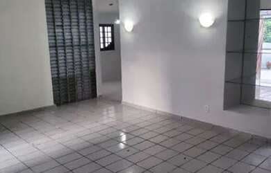 Imagem: A casa possui 3 Dormitórios, 3 Banheiros, 2 Vagas na garagem