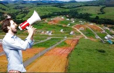 Imagem: O terreno possui 360m² de Área e está localizado em Centro