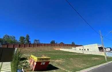 Imagem: O terreno possui 850m² de Área e está localizado em Interlagos