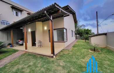 Imagem: A casa possui 4 Dormitórios, 1 Banheiro e 450m² de Área e