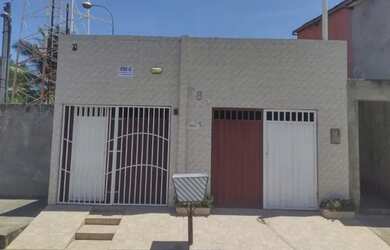 Imagem: A casa possui 2 Dormitórios, 1 Banheiro, 1 Vaga na garagem