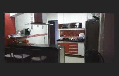 Imagem: A casa possui 2 Dormitórios, 1 Banheiro, 1 Vaga na garagem