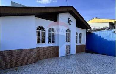 Imagem: A casa possui 3 Dormitórios, 4 Banheiros, 4 Vagas na garagem