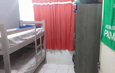 Imagem: O apartamento possui 2 Dormitórios, 1 Banheiro, 1 Vaga na garagem