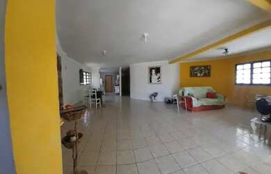 Imagem: O apartamento possui 2 Dormitórios, 1 Banheiro, 2 Vagas na