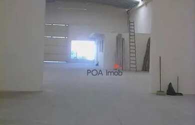 Imagem: O depósito possui 2 Vagas na garagem e 750m² de Área e está