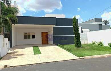 Imagem: A casa em condomínio possui 3 Dormitórios, 3 Banheiros, 4