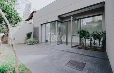 Imagem: O depósito possui 2 Vagas na garagem, 139m² de Área e está