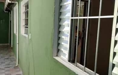 Imagem: A casa possui 1 Dormitório, 1 Banheiro e está localizado em