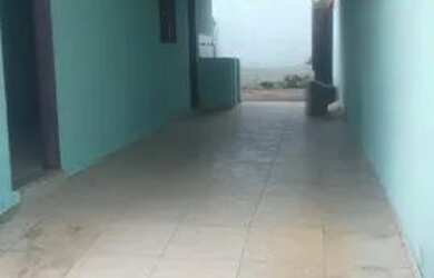 Imagem: A casa possui 3 Dormitórios, 1 Banheiro, 360m² de Área e