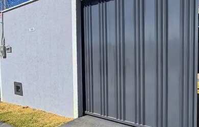 Imagem: A casa possui 2 Dormitórios, 2 Banheiros e 1 Vaga na garagem