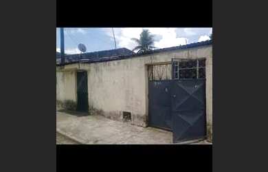 Imagem: A casa possui 3 Dormitórios, 1 Banheiro, 1 Vaga na garagem