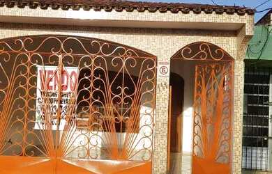 Imagem: A casa possui 3 Dormitórios, 2 Banheiros, 1 Vaga na garagem