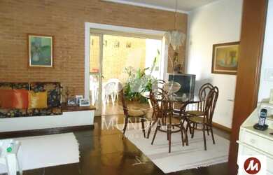 Imagem: O depósito possui 3 Vagas na garagem, 350m² de Área e está