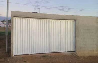 Imagem: A casa em condomínio possui 3 Dormitórios, 2 Banheiros, 5