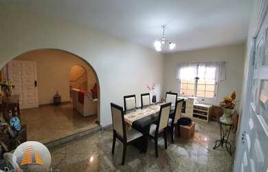 Imagem: A casa em condomínio possui 3 Dormitórios, 4 Banheiros, 3