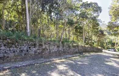 Imagem: O terreno possui 619m² de Área e está localizado em Cônego