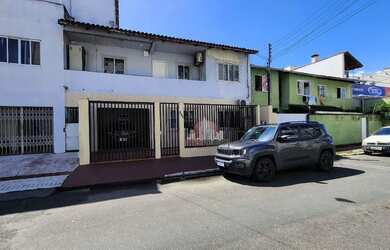 Imagem: A casa possui 1 Dormitório, 2 Banheiros, 1 Vaga na garagem