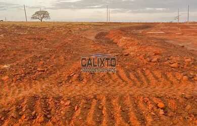Imagem: O terreno possui 250m² de Área e está localizado em Distrito