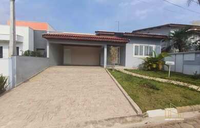 Imagem: A casa em condomínio possui 3 Dormitórios, 3 Banheiros, 2