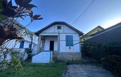 Imagem: A casa possui 3 Dormitórios, 2 Banheiros, 3 Vagas na garagem