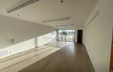 Imagem: O depósito possui 2 Vagas na garagem, 52m² de Área e está