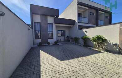 Imagem: A casa possui 2 Dormitórios, 2 Banheiros, 2 Vagas na garagem