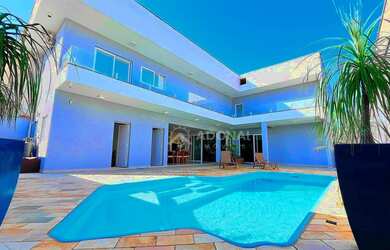 Imagem: A casa possui 3 Dormitórios, 4 Banheiros, 4 Vagas na garagem