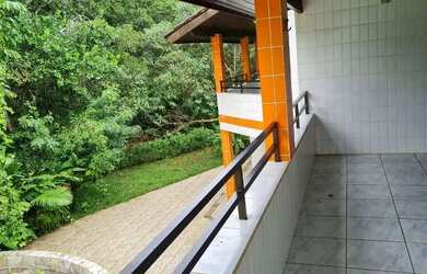 Imagem: A casa em condomínio possui 5 Dormitórios, 5 Banheiros, 5