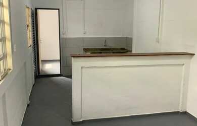 Imagem: A casa possui 2 Dormitórios, 1 Banheiro, 1 Vaga na garagem