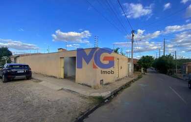 Imagem: A casa possui 2 Dormitórios, 2 Banheiros, 105m² de Área