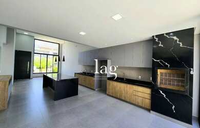 Imagem: A casa em condomínio à venda possui 3 Dormitórios, 4 Banheiros