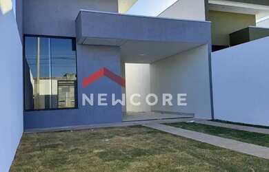 Imagem: A casa possui 2 Dormitórios, 2 Banheiros, 2 Vagas na garagem