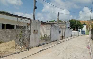 Imagem: A casa possui 2 Dormitórios, 2 Banheiros, 3 Vagas na garagem