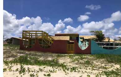 Imagem: A casa possui 5 Dormitórios, Acomodam 12 pessoas, 3 Vagas na