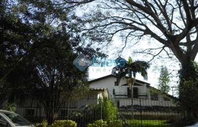Imagem: A casa possui 3 Dormitórios, 1 Banheiro, 3 Vagas na garagem