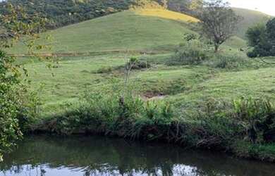 Imagem 1: Sitio Cachoeirinha. Churrasqueira, Varandae10m² de Área