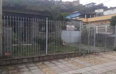 Imagem: A casa possui 3 Dormitórios, 2 Banheiros, 3 Vagas na garagem