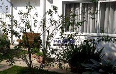 Imagem: A casa possui 2 Dormitórios, 2 Banheiros, 2 Vagas na garagem