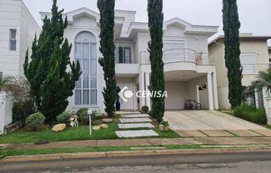 Imagem: A casa em condomínio possui 3 Dormitórios, 5 Banheiros e 330m²