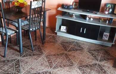 Imagem: A casa possui 2 Dormitórios, 1 Banheiro e está localizado