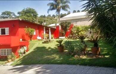 Imagem: A casa possui 4 Dormitórios, 5 Banheiros, 5 Vagas na garagem