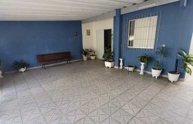 Imagem: A casa possui 4 Dormitórios, 3 Banheiros, 3 Vagas na garagem