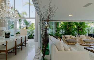 Imagem: A casa em condomínio possui 4 Dormitórios, 5 Banheiros, 471m²