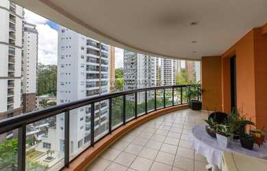 Imagem: O apartamento possui 3 Dormitórios, 5 Banheiros, 4 Vagas na